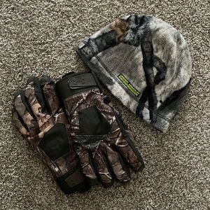 Under armour beanie and gloves